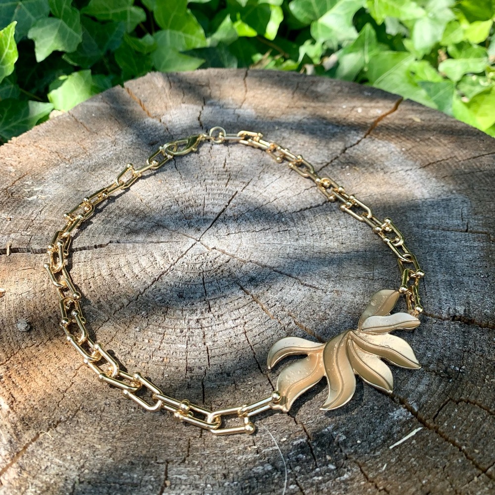 Womens louts necklaces